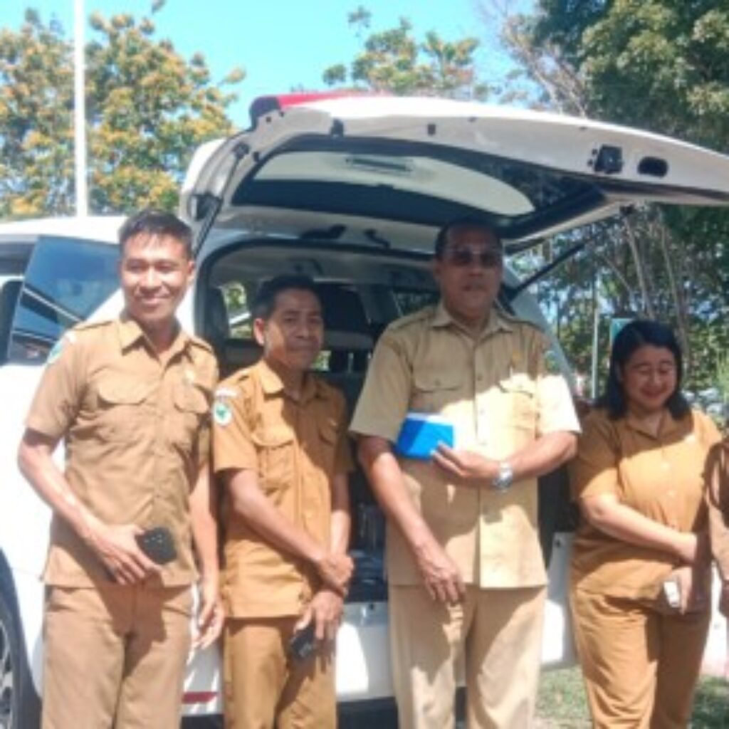 Pemkab Malaka Serahkan Dua Unit Mobil Dinas Operasional Untuk Dokter Spesialis