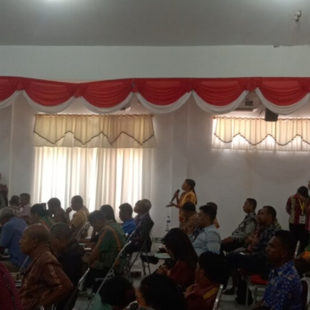 Warga Taaba Kesulitan Air Bersih, Bupati SBS Turun Tangan Kerahkan Tangki Air