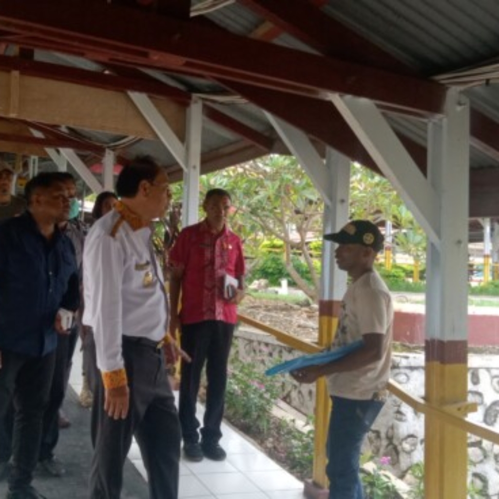 Hangat dan Humanis,Bupati SBS Berkeliling Sapa Warga serta Nakes di RSUPP Betun