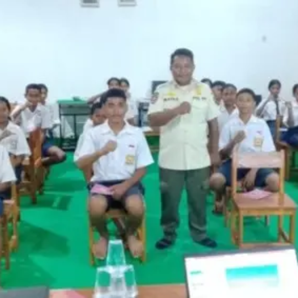 Satpol PP Malaka Bekali Pengurus OSIS SMPK Sulama Kada tentang Taat Hukum dan Ketertiban Umum