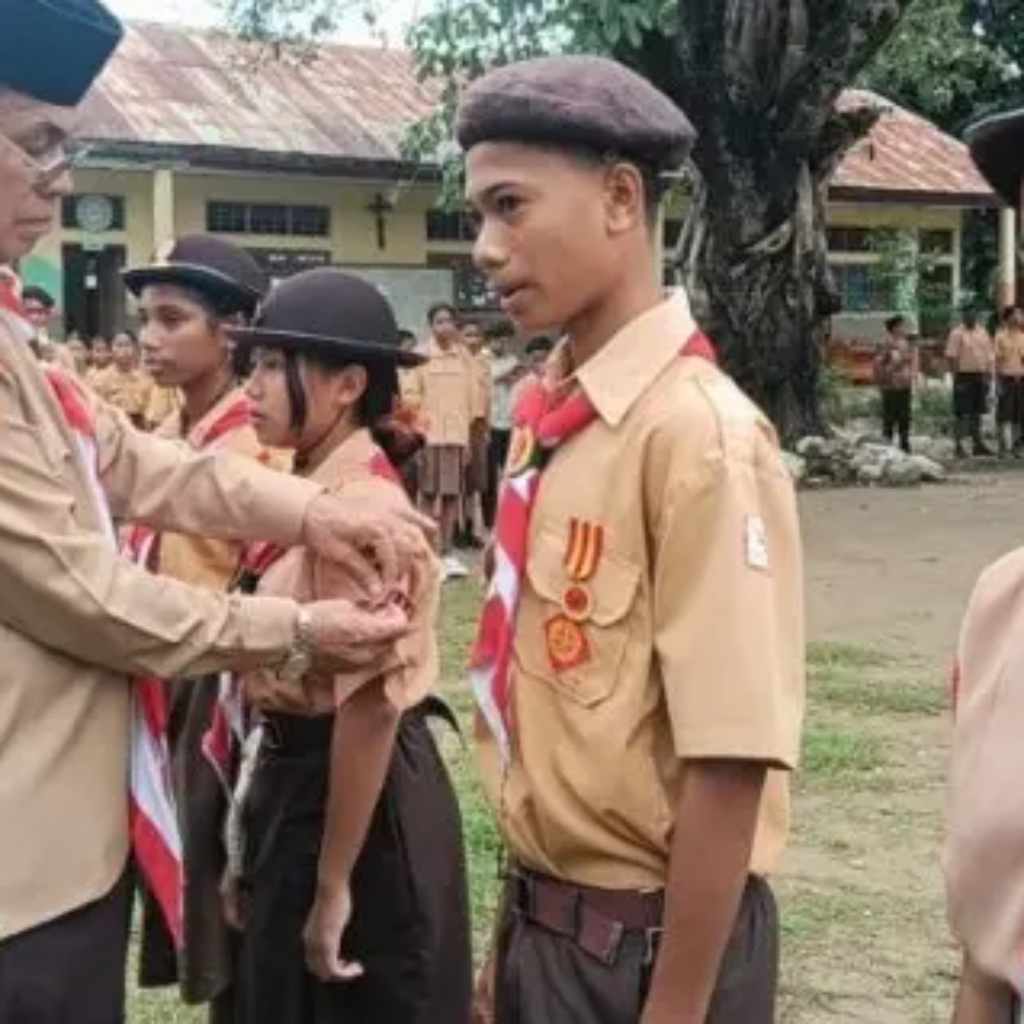 Ketua Kwarcab Malaka Lantik Pramuka Penggalang Rakit dan Terap SMPK Sulama Kada