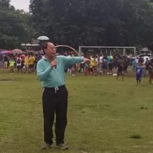 Pimpin Langsung Aksi Bersih di Lapangan Haitimuk, Bupati SBS : Kebersihan Harus Jadi Budaya